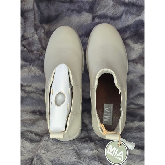 NWB MIA Womens Chelsea Lug Platform Chelsea‎ pull-on boots White Size 8.5 - Picture 5 of 8